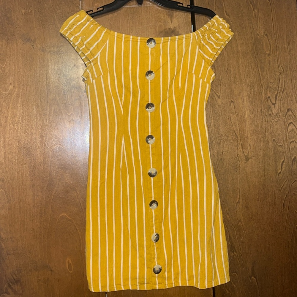 Planet Gold. Yellow off the shoulder dress. Size medium.